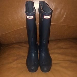 Navy gloss Hunter rain boots size 9
